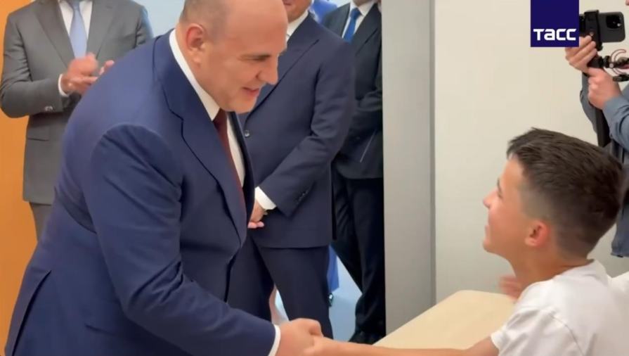 Почему не всегда 2×2=4? Задача про озеро и камыш, которую Михаил Мишустин задал школьникам 1 сентября
